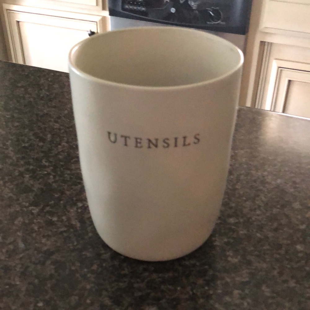 NWT Magnolia Hearth & Hand Utensils holder💗